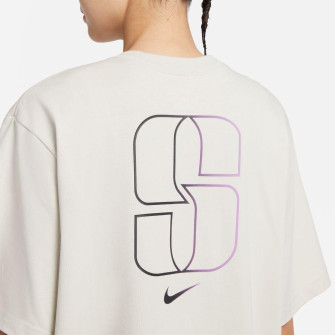Ženska kratka majica Nike Sabrina Boxy Basketball ''Light Bone''